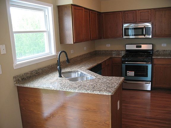 5th image of 566 Larkspur Dr