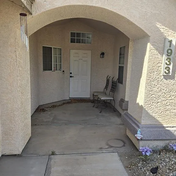 1933 E Leisure Ln — Photo 2