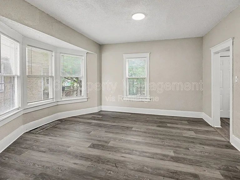 3205 E 31st St — Photo 4
