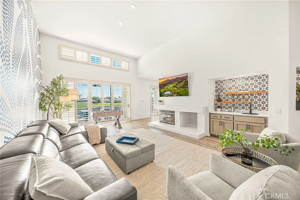 4 bed, 4.5 bath, 2986 sqft, $5,999 — Photo 3