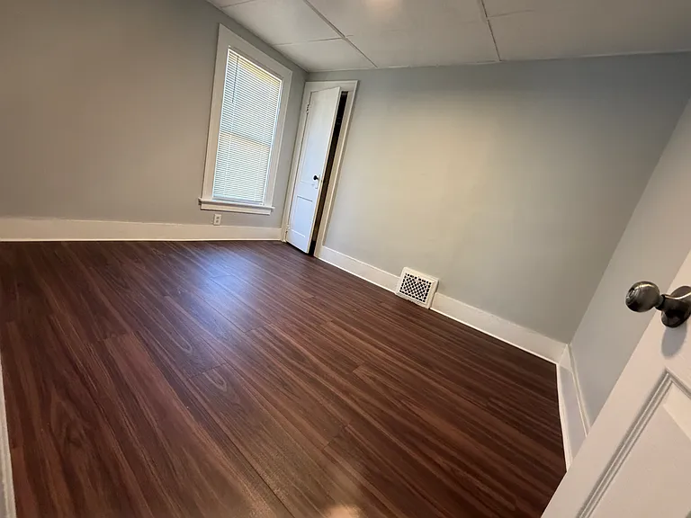 107 N Sanford St — Photo 12