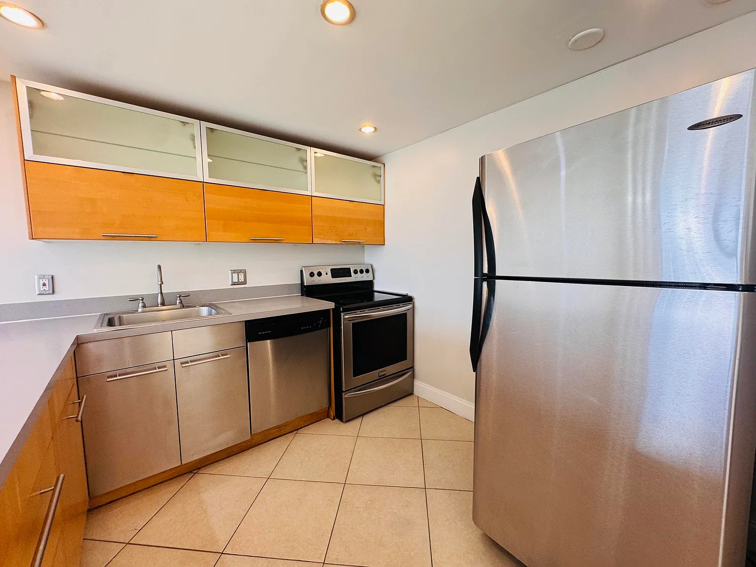 2 bed, 2.0 bath, 960 sqft, $1,800 — Photo 4