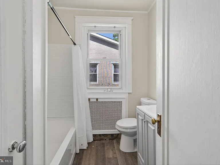 332 W Washington St #2 — Photo 16