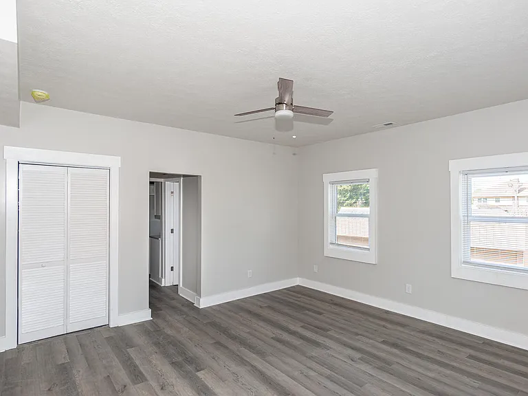 5143 E Washington St — Photo 10