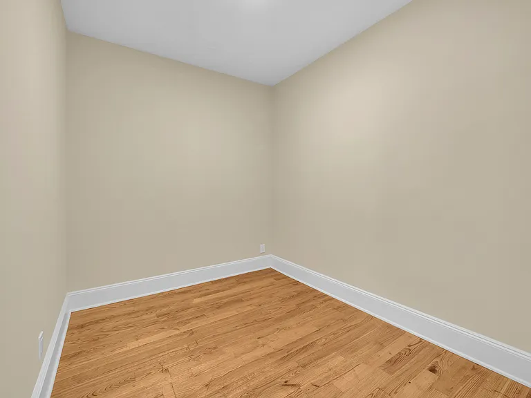 318 E 11th St #6 — Photo 6