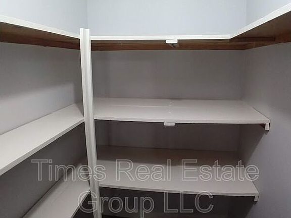 5th image of 708 Carmen Dr #B