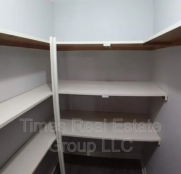 708 Carmen Dr #B — Photo 5