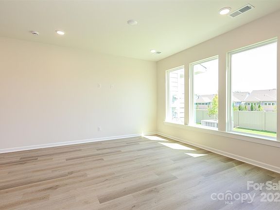 5th image of 408 Quartz Hill Way