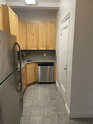 1st image of 175 W 79th St #3E