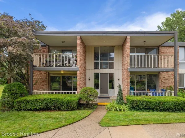 4041 W Maple Rd APT 101, Bloomfield Hills, MI 48301