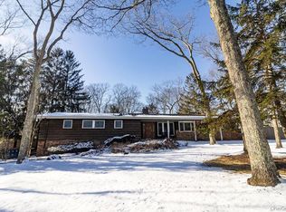14 Hills Park Ln, Smithtown, NY 11787