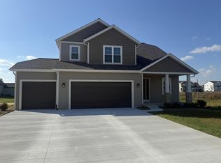 411 Ridgeview Ct, Lake Mills, WI 53551