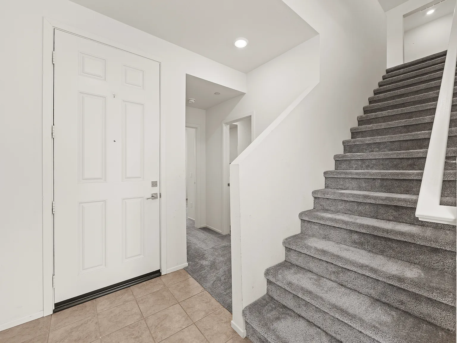 4 bed, 2100 sqft, $3,400 — Photo 3