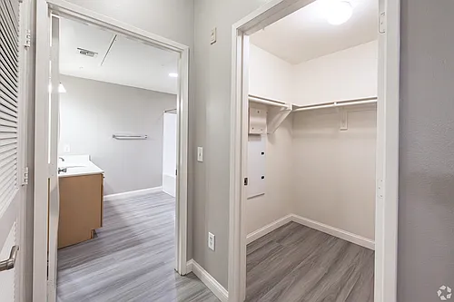 Metro 102 Apartments Photo 1