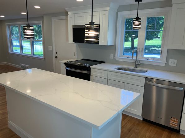 28 Redwood Dr