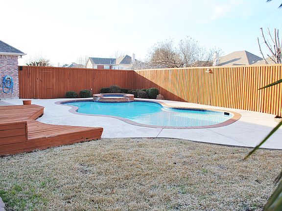 2nd image of 3833 Lakedale Dr