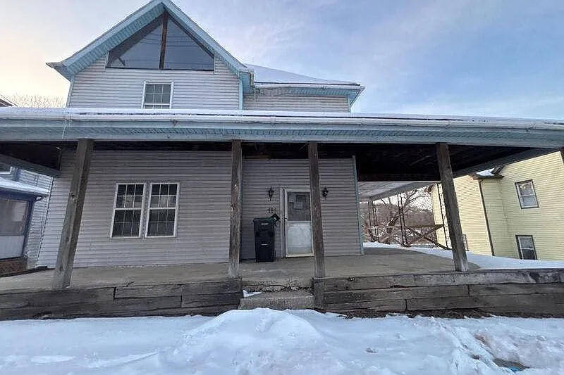 118 Center Ave photo 1