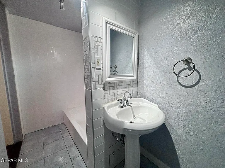 215 W Rio Grande Ave — Photo 12