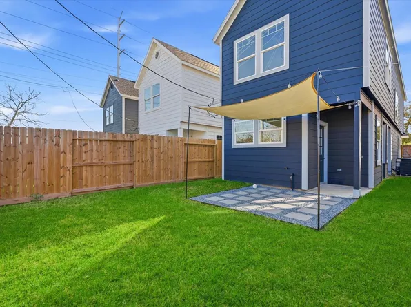 227 S Broadway St, La Porte, TX 77571