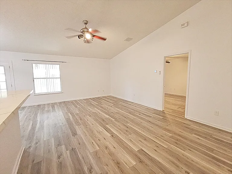 2107 E Willesdon Dr — Photo 10