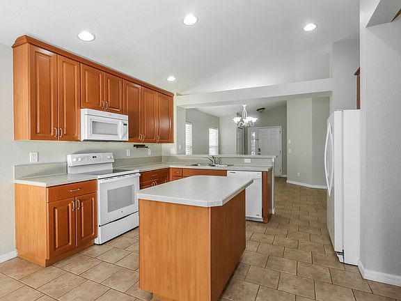 5th image of 11427 Crestlake Village Dr