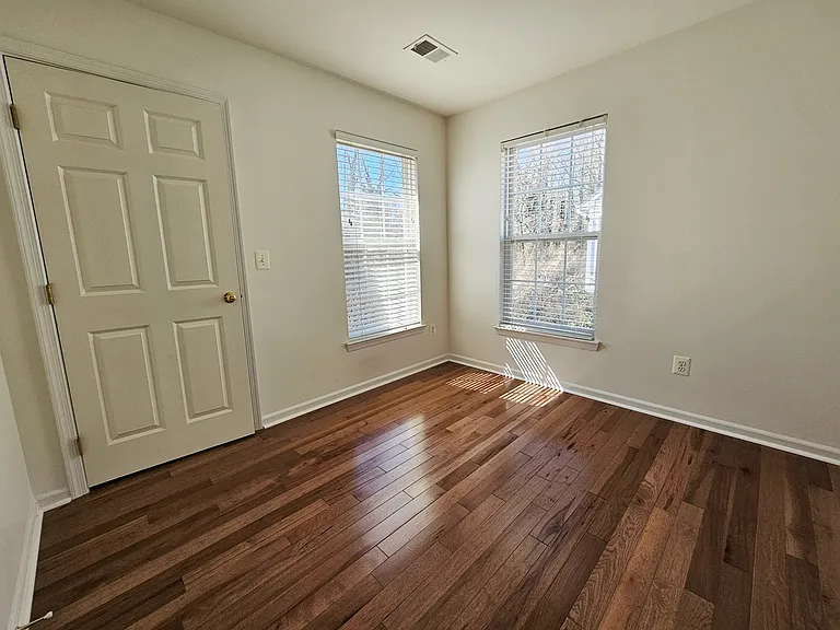 618 Rainier Rd — Photo 6