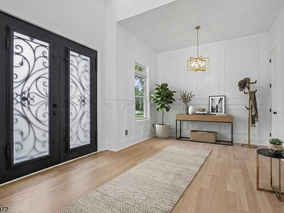 3rd image of 43 Crescent Dr