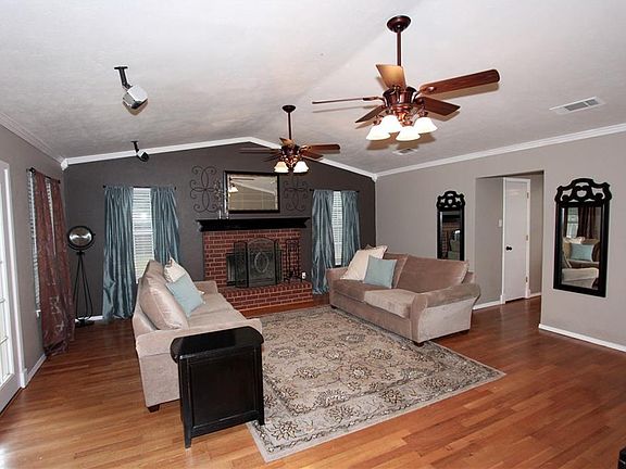 5th image of 553 Norwood Dr