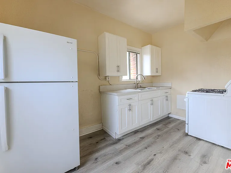 661 Shatto Pl #300 — Photo 4