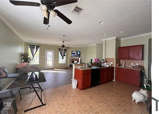 5 bed, 2632 sqft, $3,100 — Photo 3