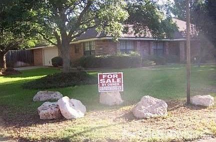 Corner Lot : Mature Trees and Landscape