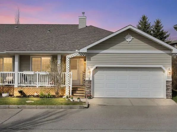 117 E Bow Ridge Dr #3, Cochrane, AB T4C 2G9