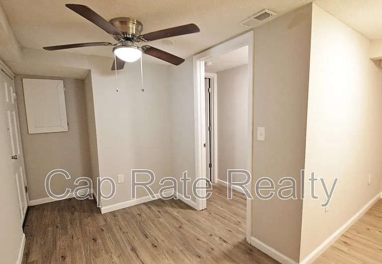 1226 Parkview Dr — Photo 17