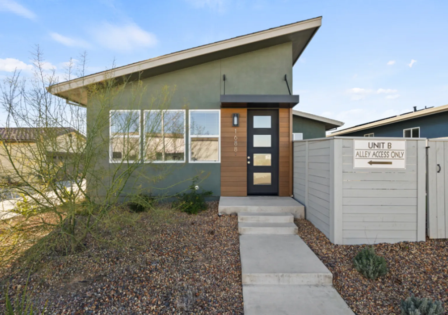 2 Bed/2 Bath Casita Available October 7th - Utilities Included in Rent! — Photo 1