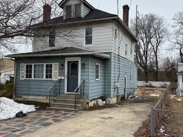 215 Chippewa St, Essington, PA 19029