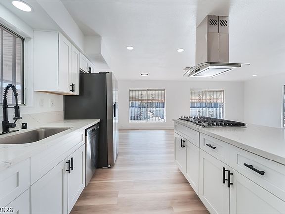 4th image of 4980 Ridge Dr