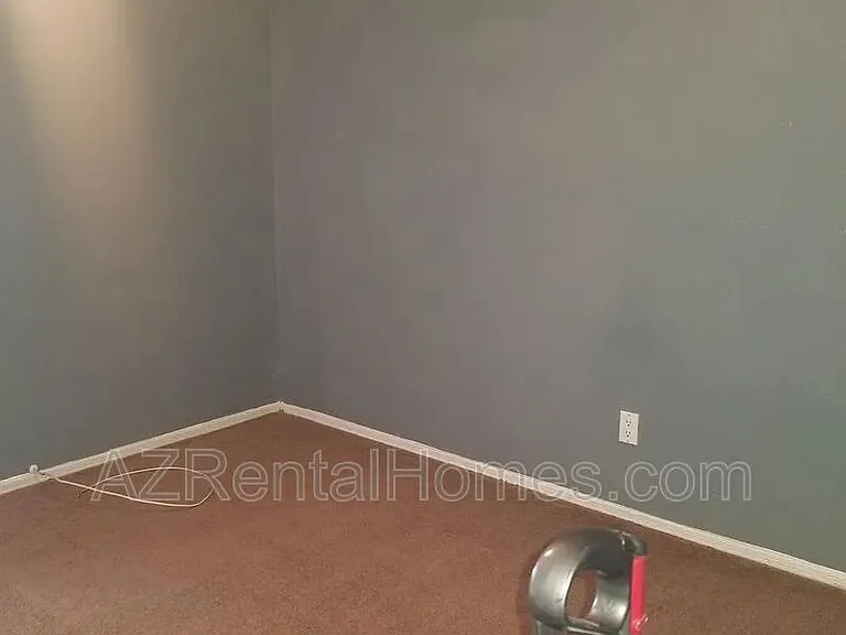 615 W 13th St — Photo 3