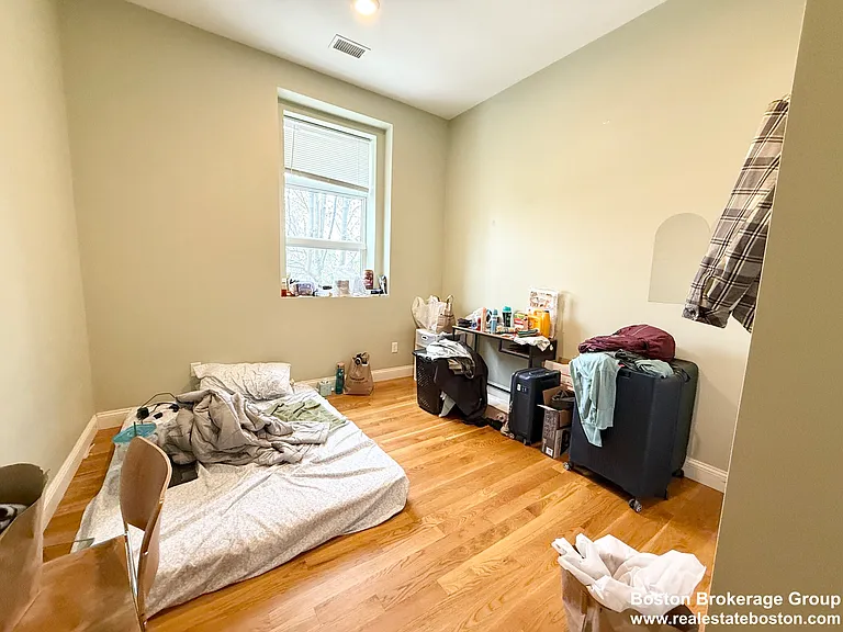409 Dudley St — Photo 11