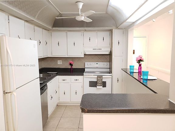 5th image of 4354 NW 9th Ave APT 13-3C