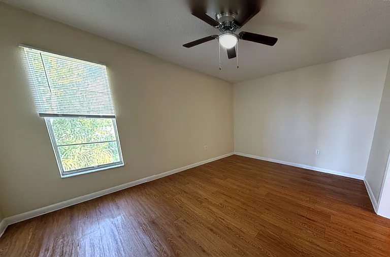 1915 Schlotter Cir #206 — Photo 18