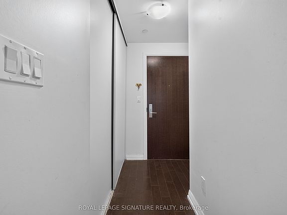 4th image of 460 Adelaide St E #605