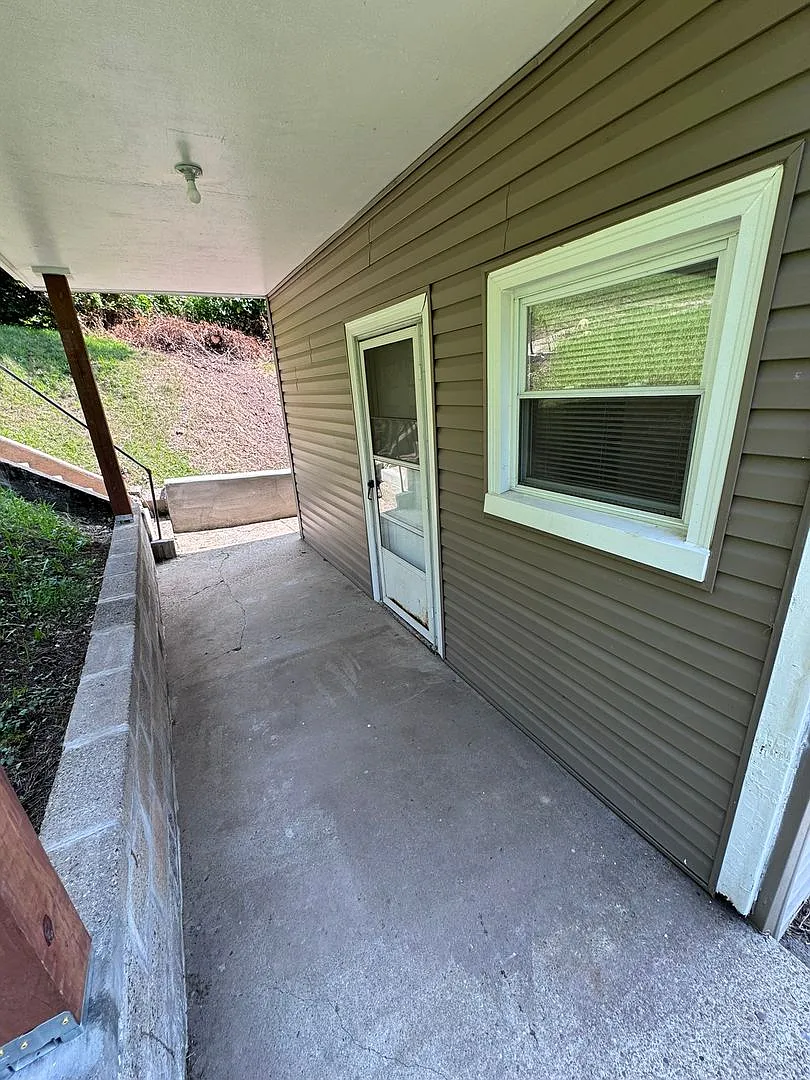 Fully Updated 3-Bed 1-Bath House w/ Covered Porch in Christy Park — Photo 1