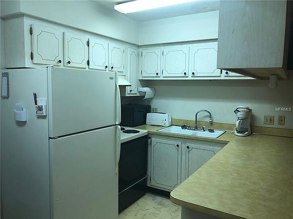 2nd image of 125 N Fernwood Ave
