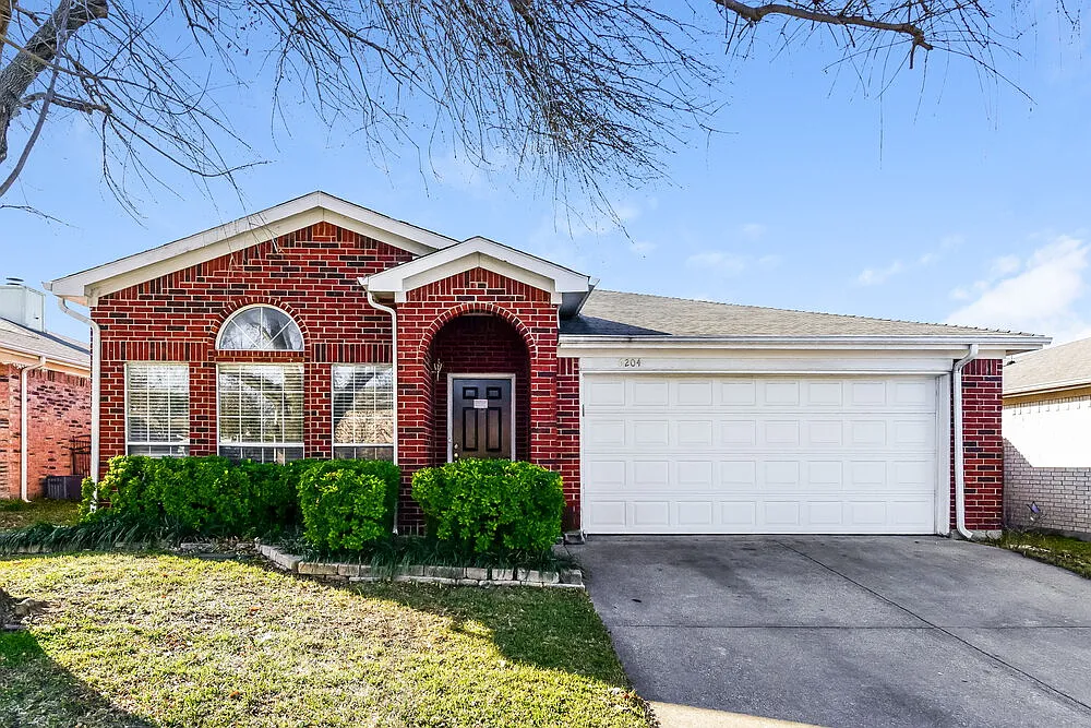 3 bed, 2.0 bath, 1768 sqft, $3,290 — Photo 1