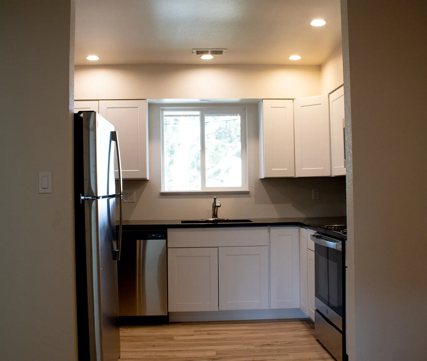 1 bed, 800 sqft, $1,050 — Photo 2