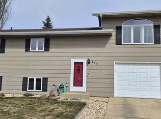 837 13th St E, Dickinson, ND 58601