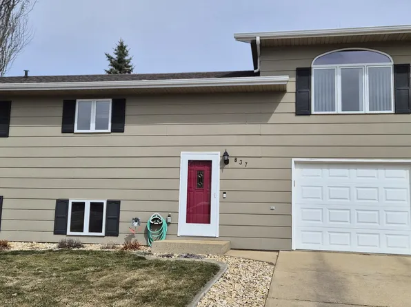 837 13th St E, Dickinson, ND 58601