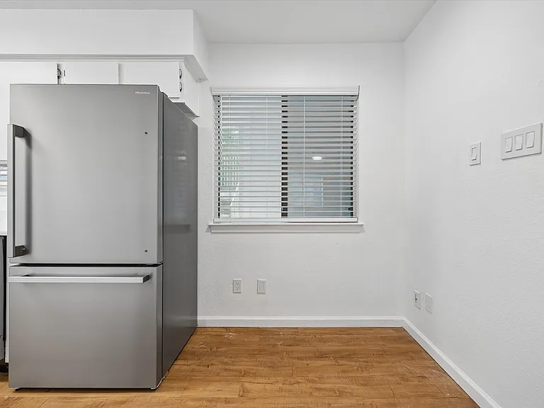 1214 Baylor St #103 — Photo 4