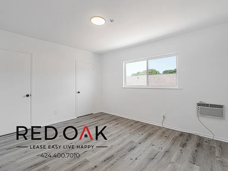 3925 Roxanne Ave #19 — Photo 2