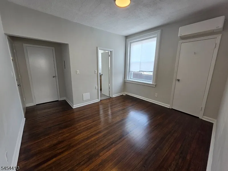 1 bed, 1.0 bath, $2,100 — Photo 1